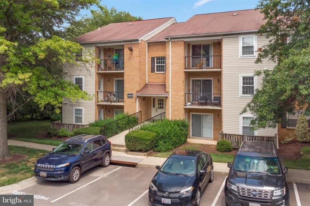 18334 Streamside Dr Apt 304