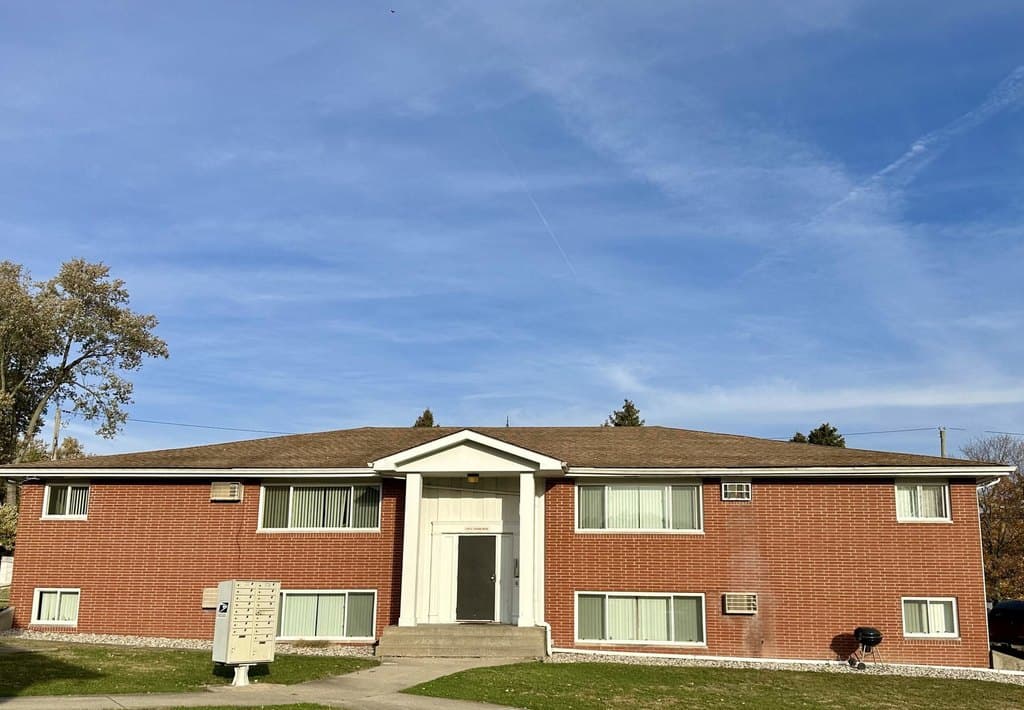 1735 E Duane Blvd Apt 4