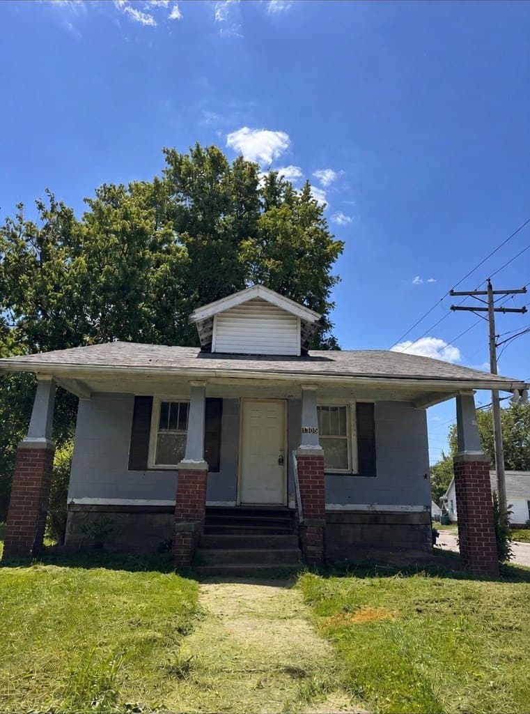 1505 E Walnut St