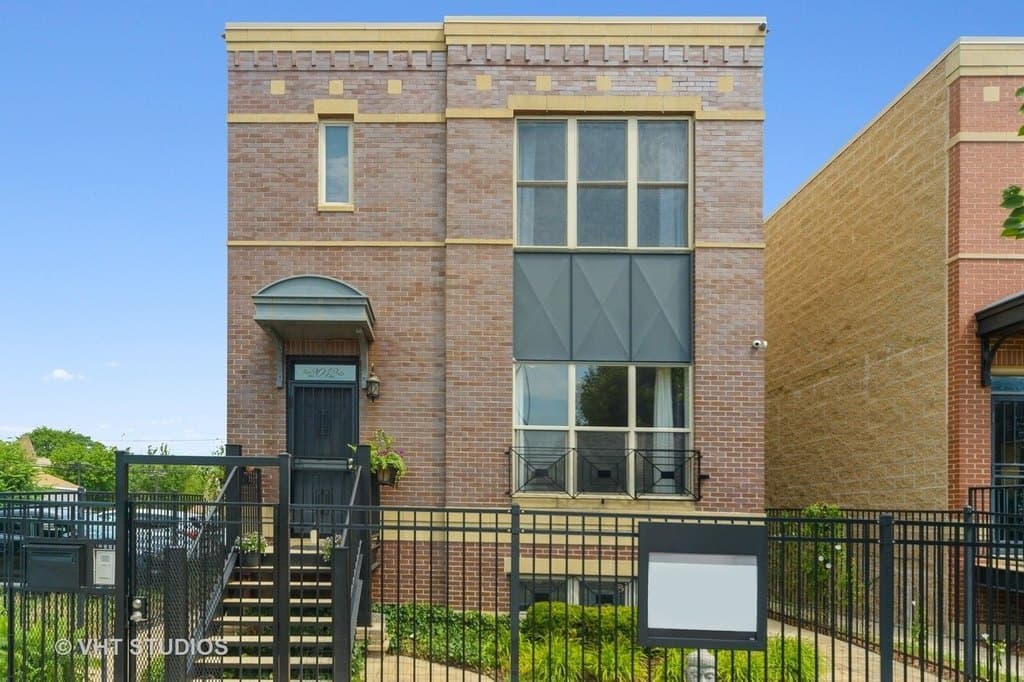 2042 W Warren Blvd