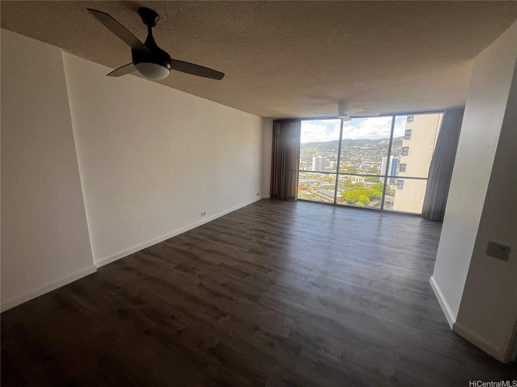 60 N Beretania St Apt 2705