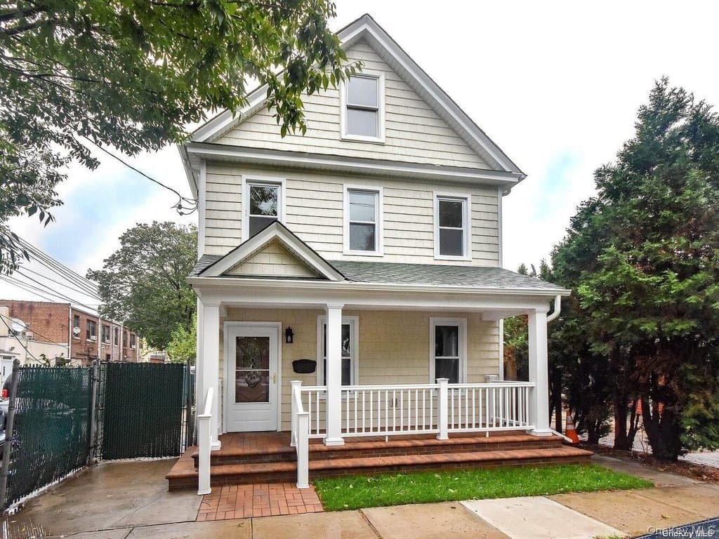 4 S 8th St