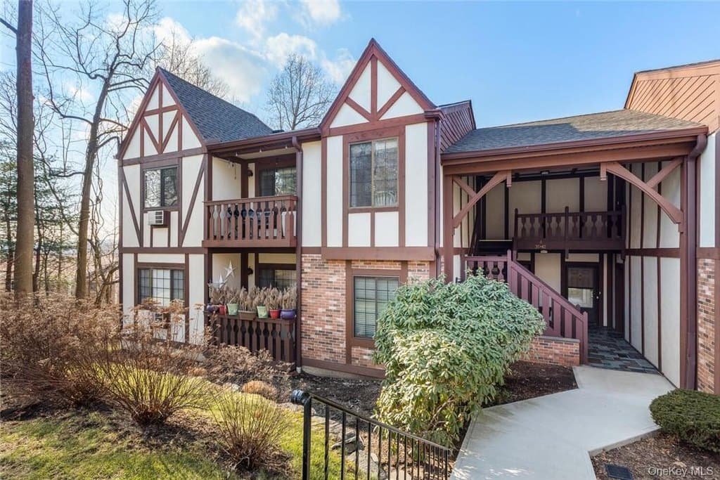 39 Foxwood Cir