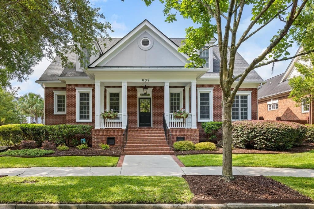 609 Daggett St