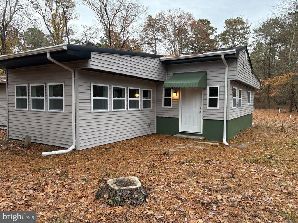 6 Rockland Ave