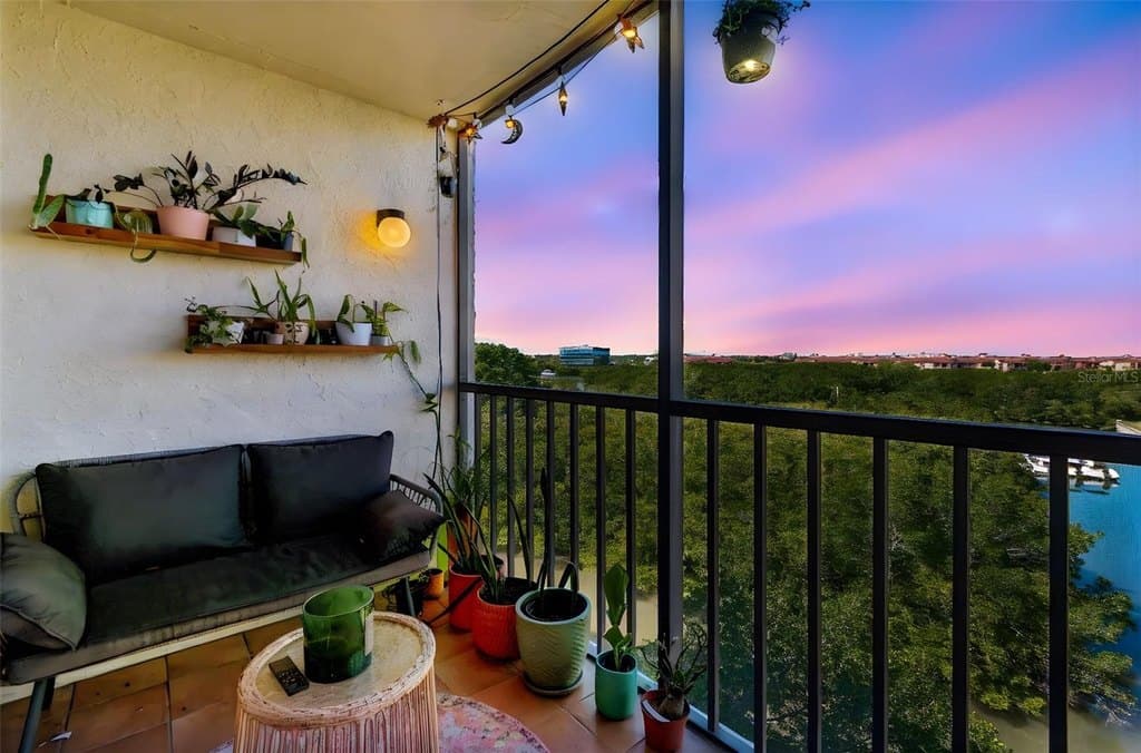 900 Cove Cay Dr Unit 5F