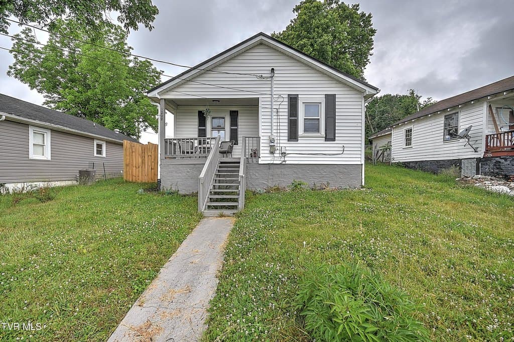 1208 Riverside Ave