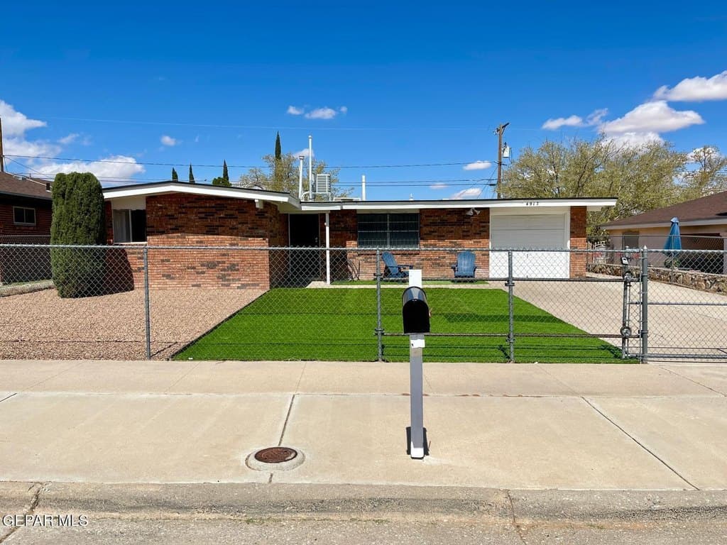 4917 Royal Dr
