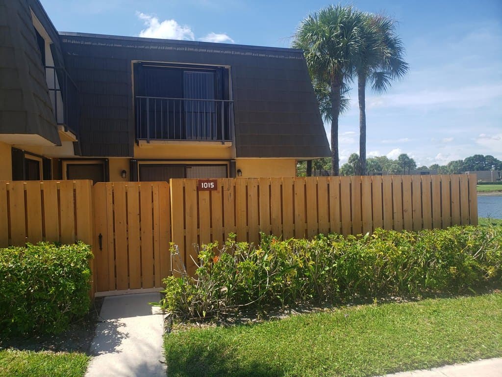 1015 10th Way Unit 1015