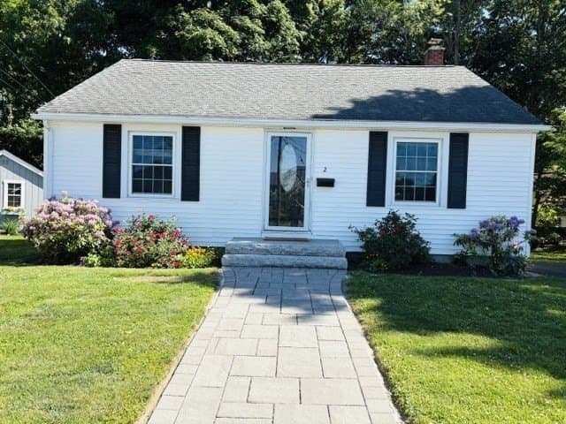 2 Bay Edge Ln