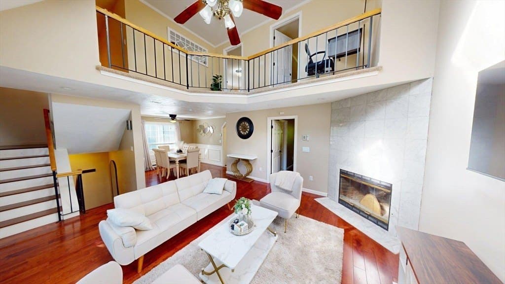 1 Jonathan Cir