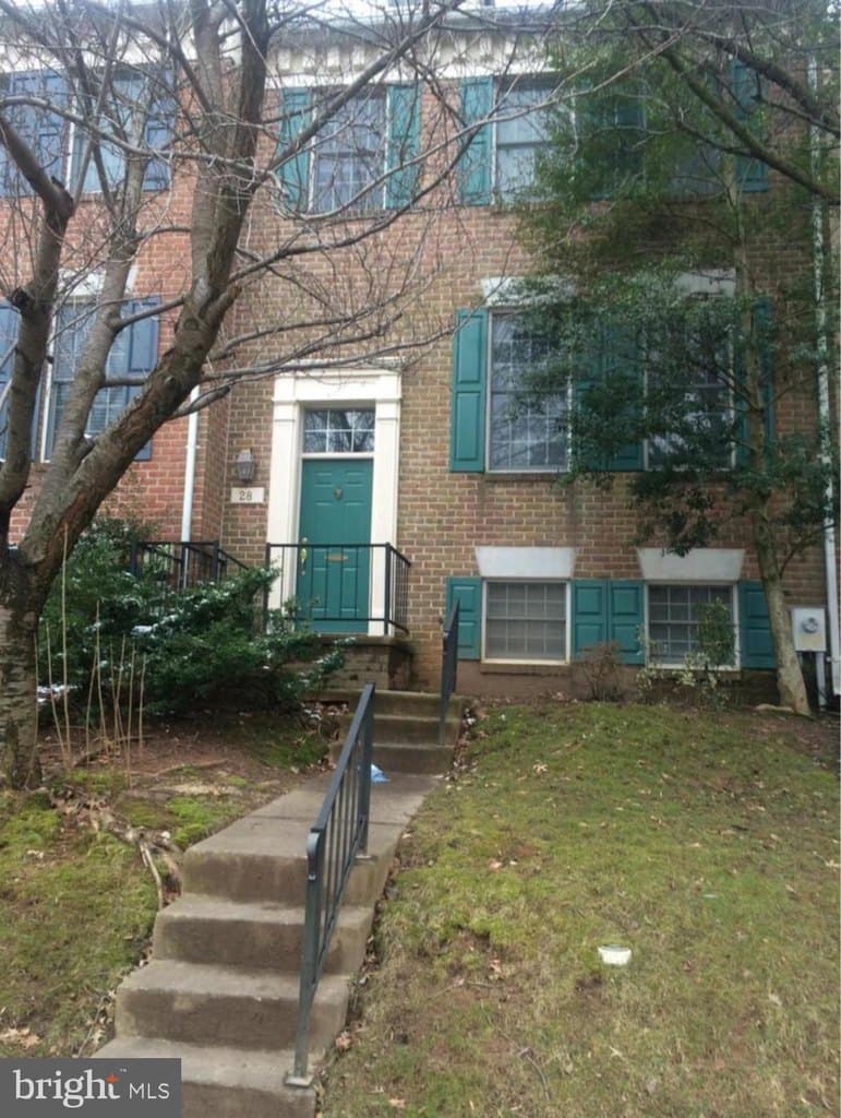 28 Tenby Ct