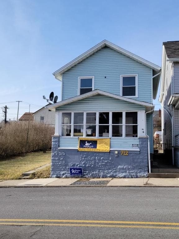 712 Bell Ave