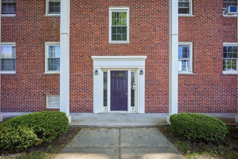 390 Morris Ave Apt 8