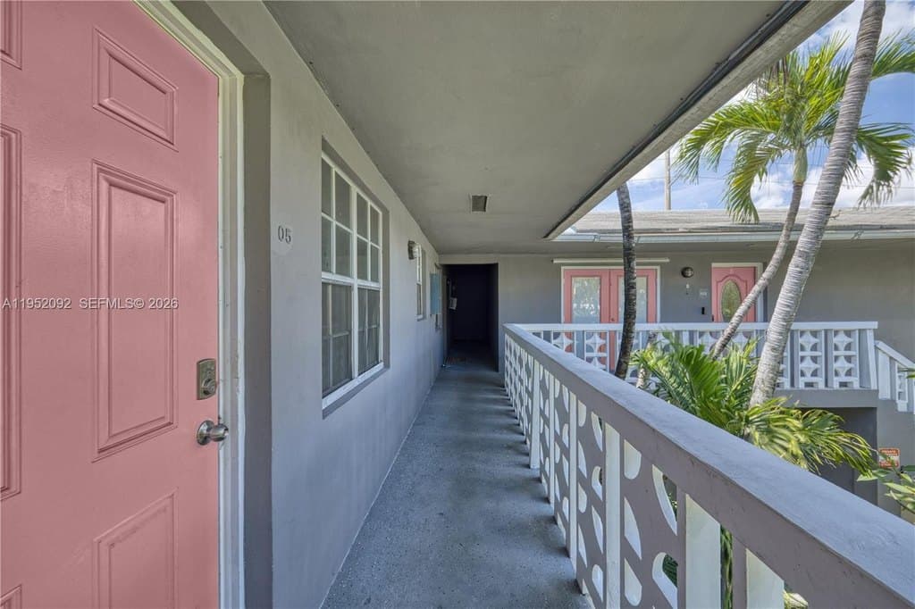 400 SE 31st St Apt 5