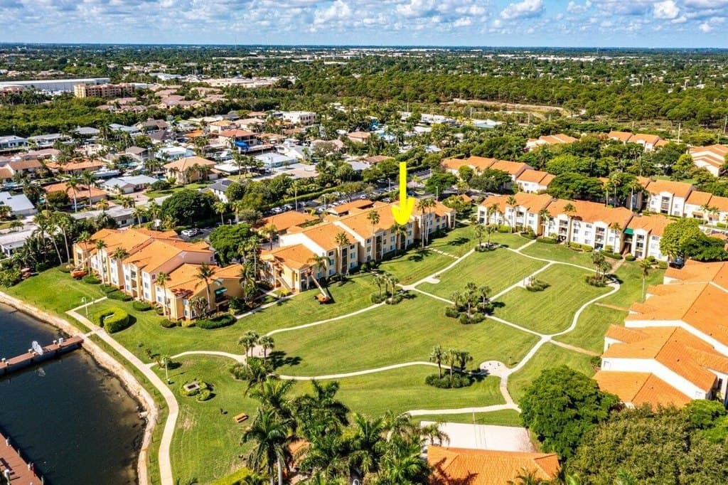 157 Yacht Club Way Apt 206