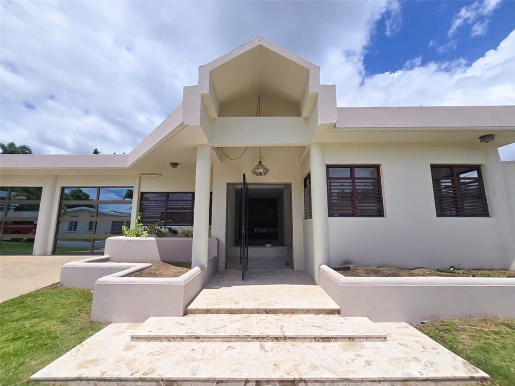 701 Calle Azorin