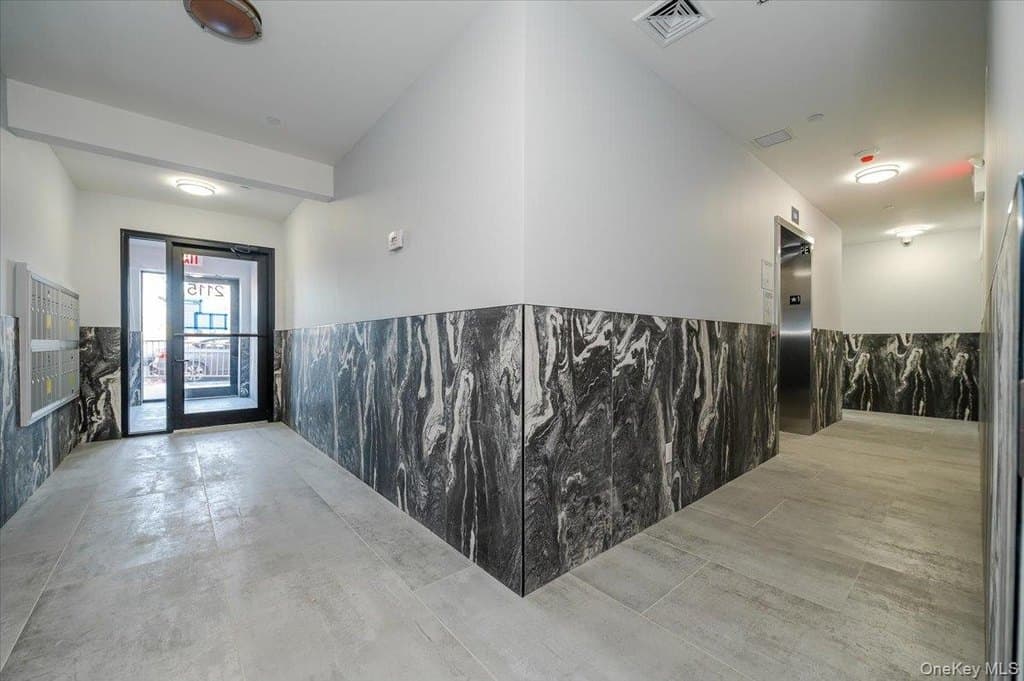 2115 Burr Ave Apt 5D