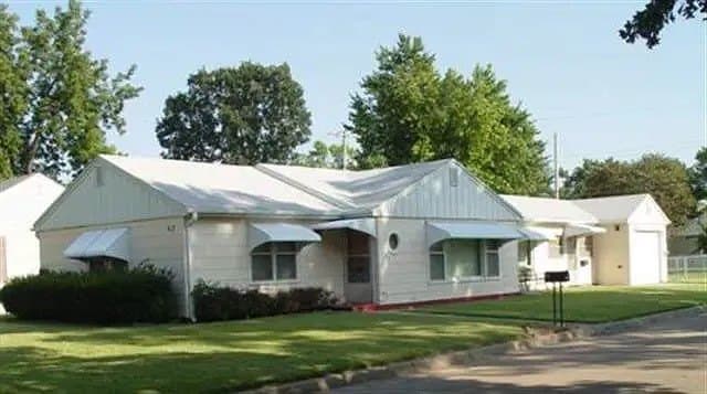417 W Claflin Ave