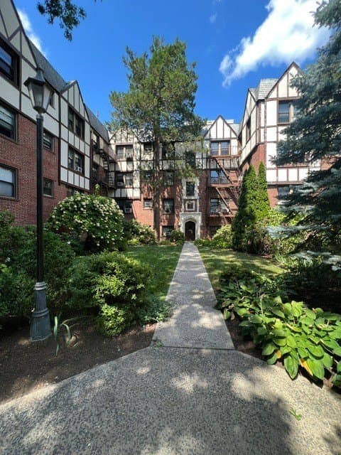 9 Greenridge Ave Unit C8