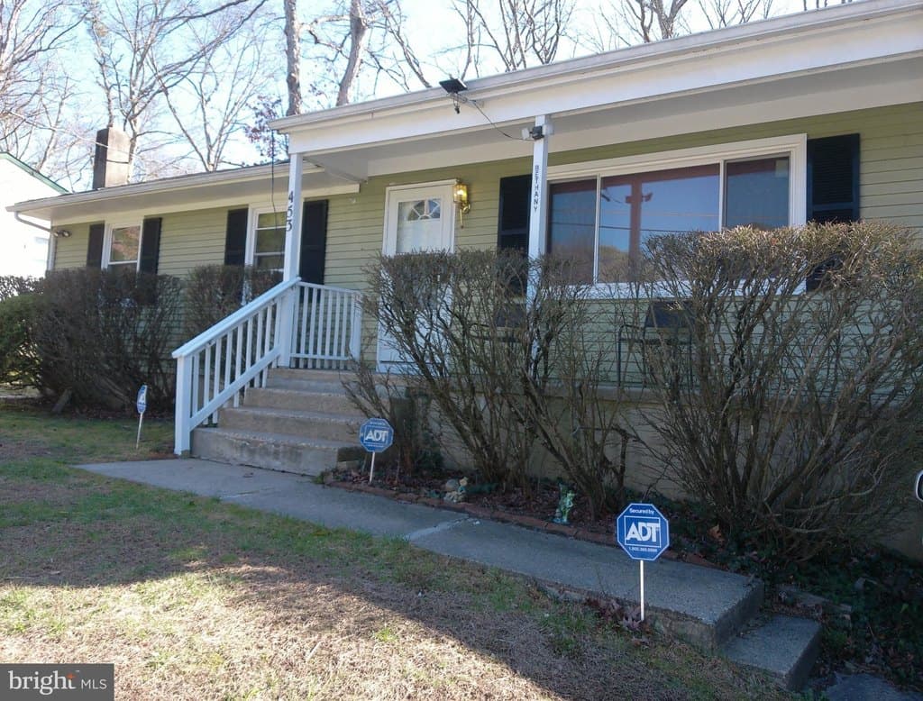 453 Bayberry St