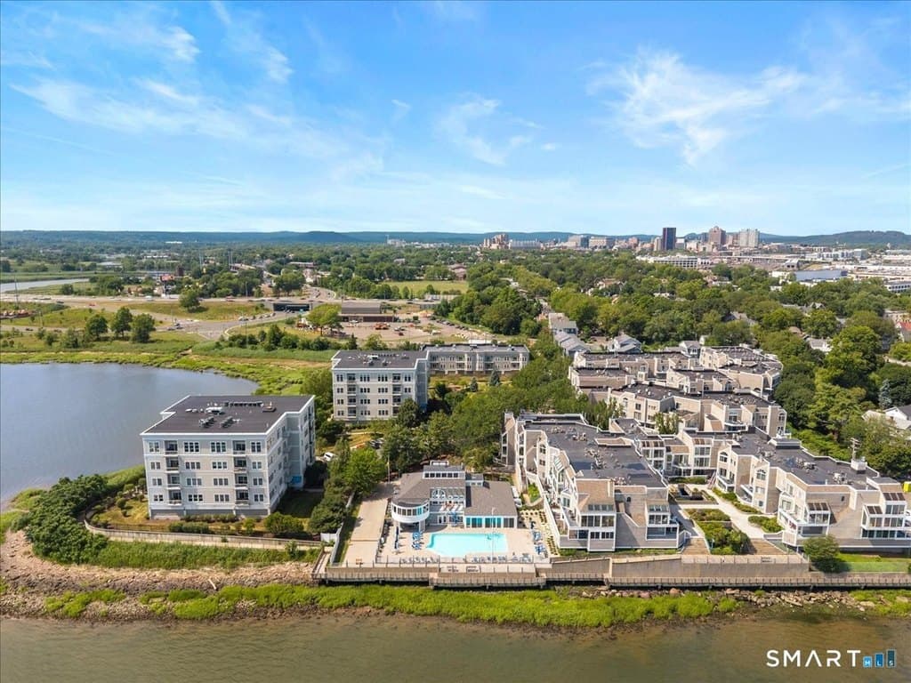 13 Harbour Close Unit 13