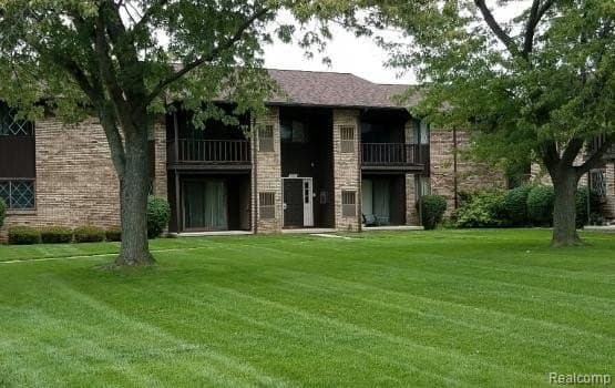 250 E 13 Mile Rd Apt 10