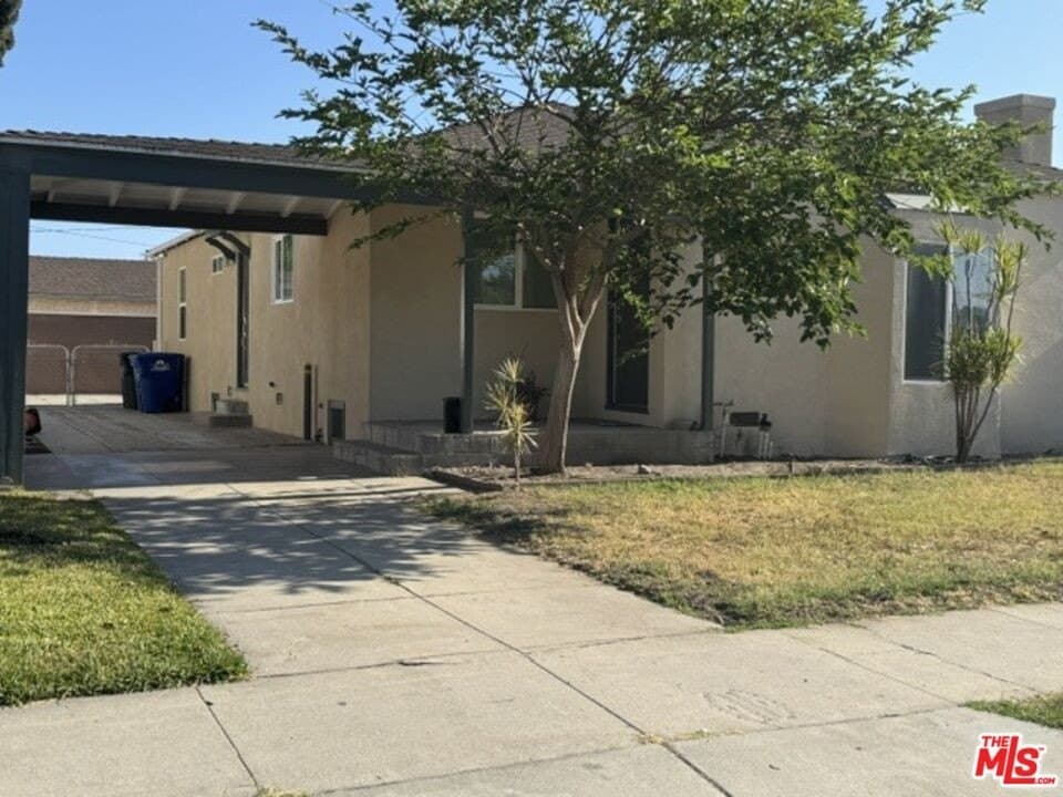 3720 Santa Ana St