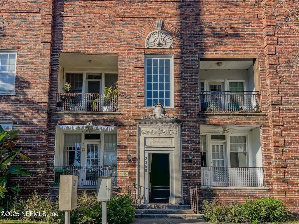 2359 Oak St Apt 2