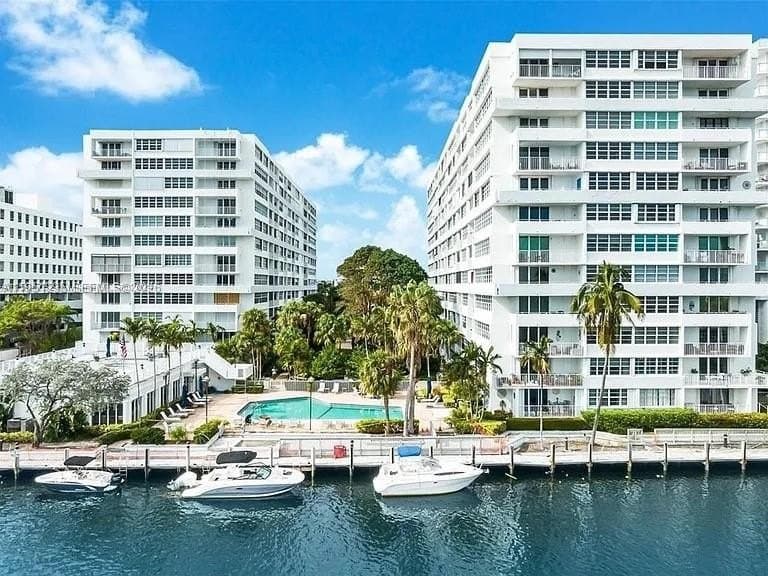 1170 N Federal Hwy Apt 1110