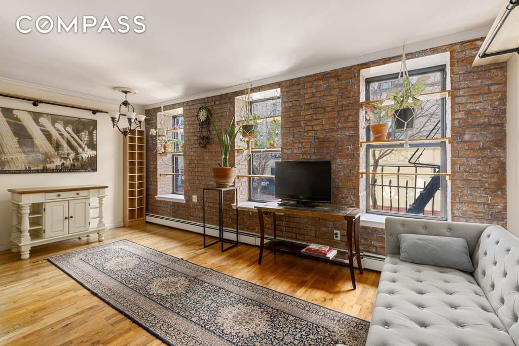 319 E 105th St Apt 2F