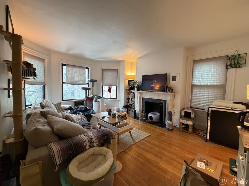 16 Davis Ave Apt 4