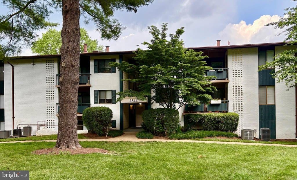 2844 Dover Ln Apt 304