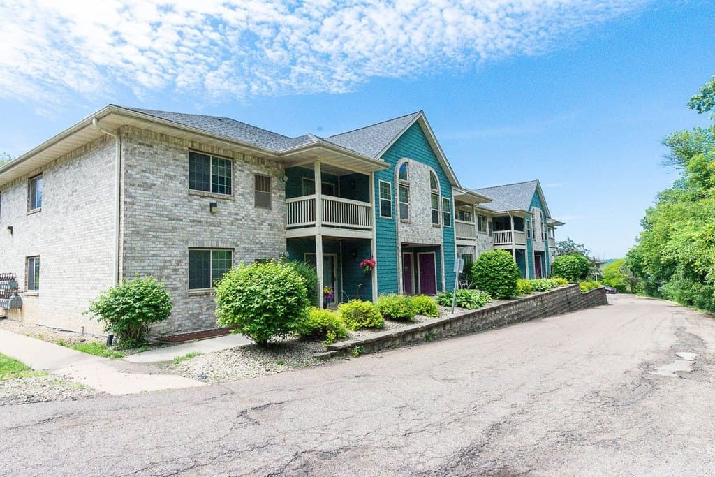 1872 Deerhaven Ln NE Apt 5