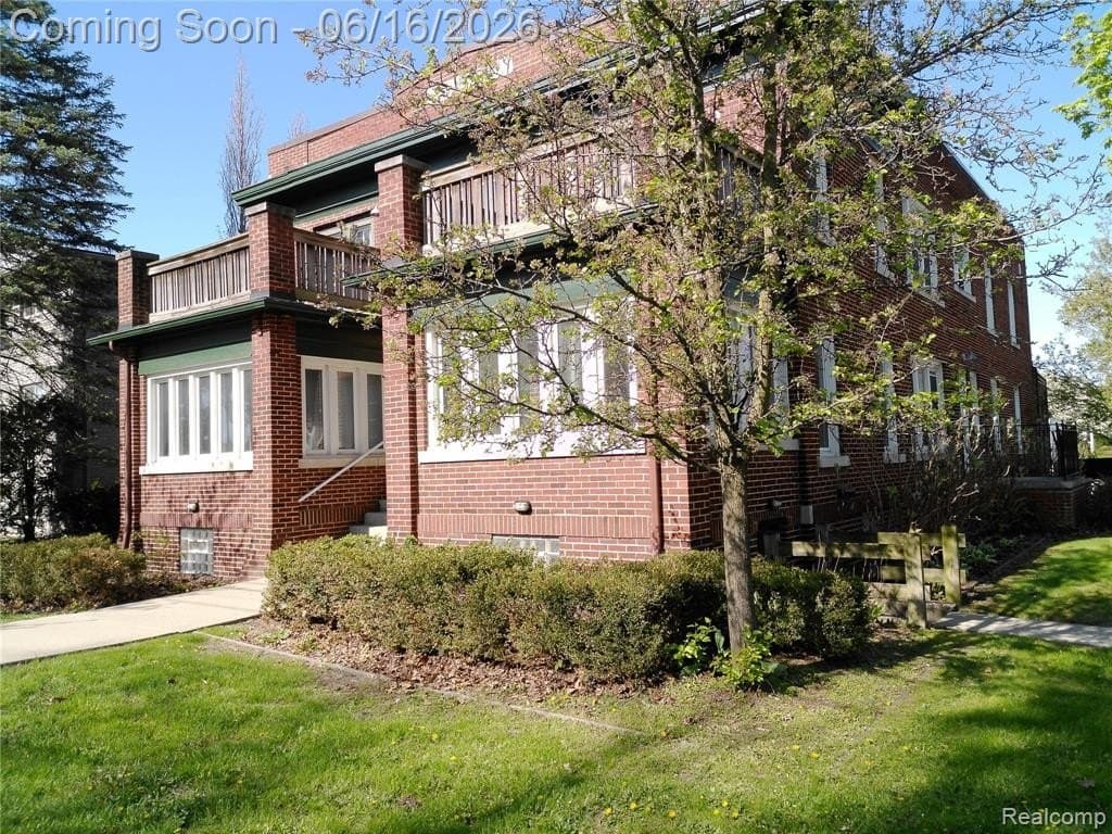 2041 N Main St Apt 1