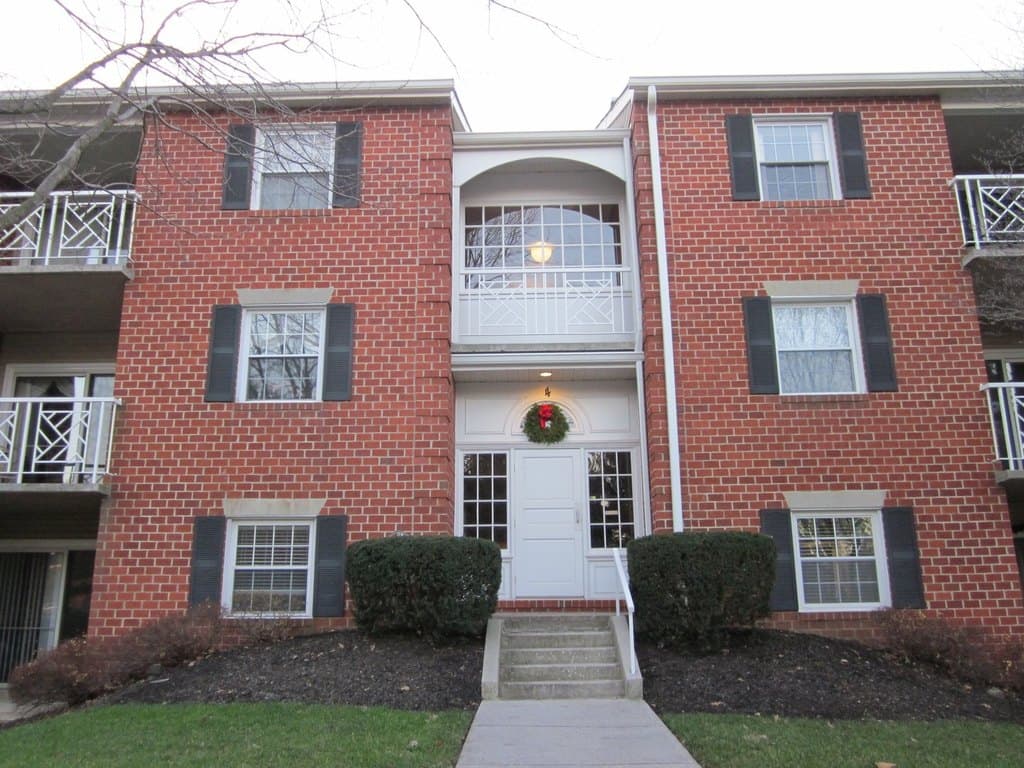 4 Brooking Ct Unit 302
