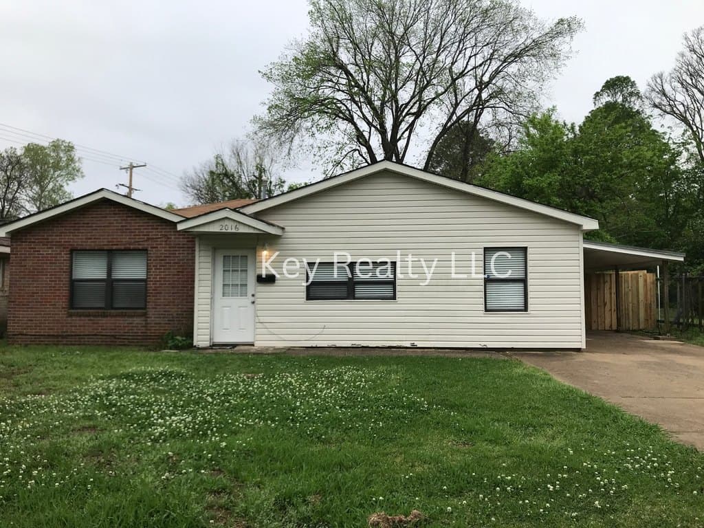 2016 Clover Ln