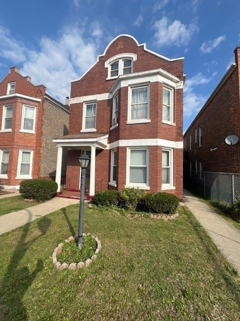 4222 W Cullerton St