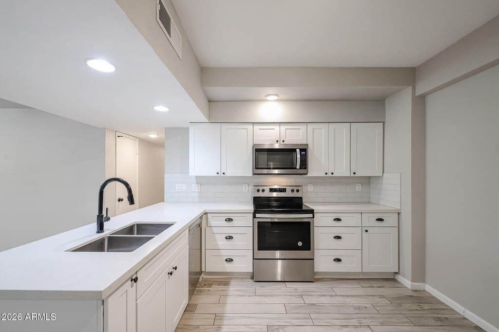 351 E Thomas Rd Unit D201