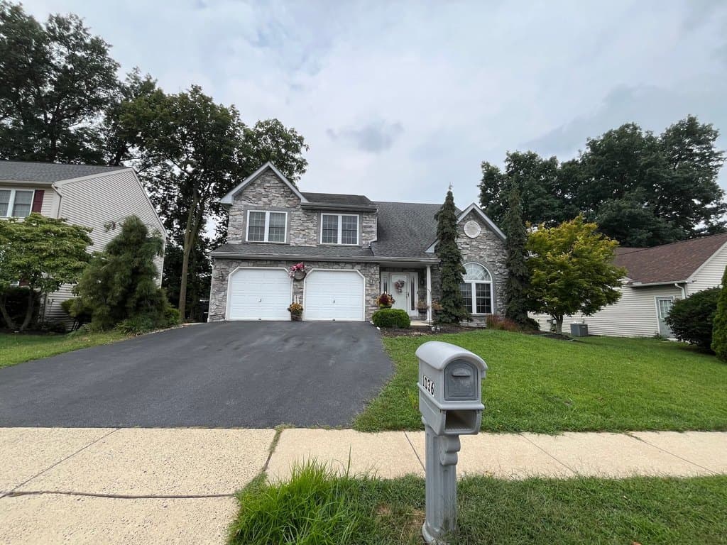 1036 Meadow Dr