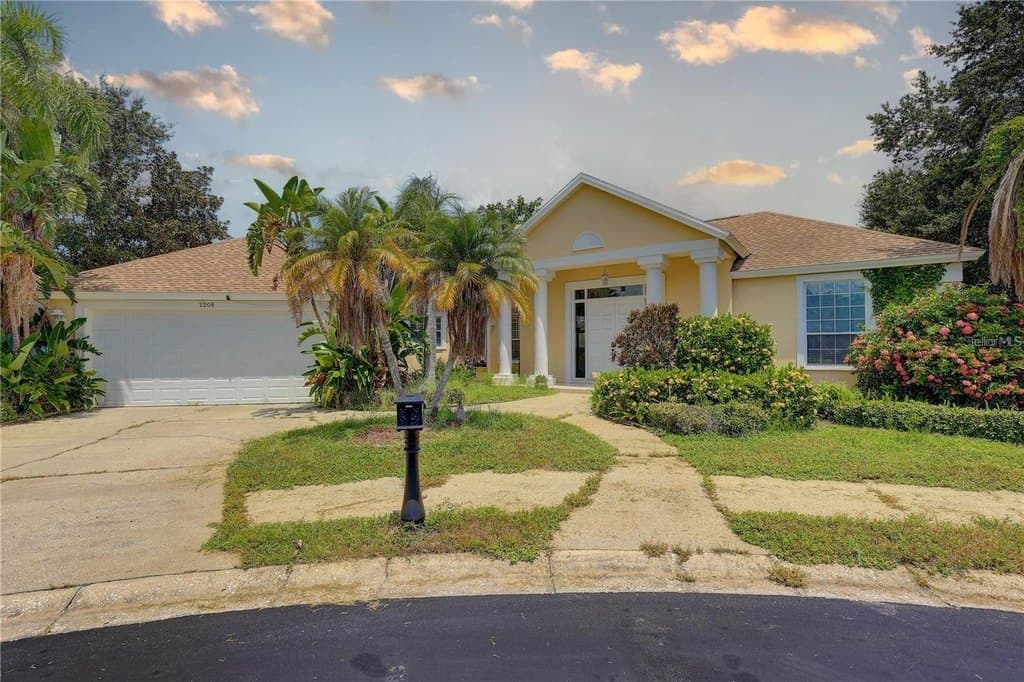 2208 Hampstead Ct
