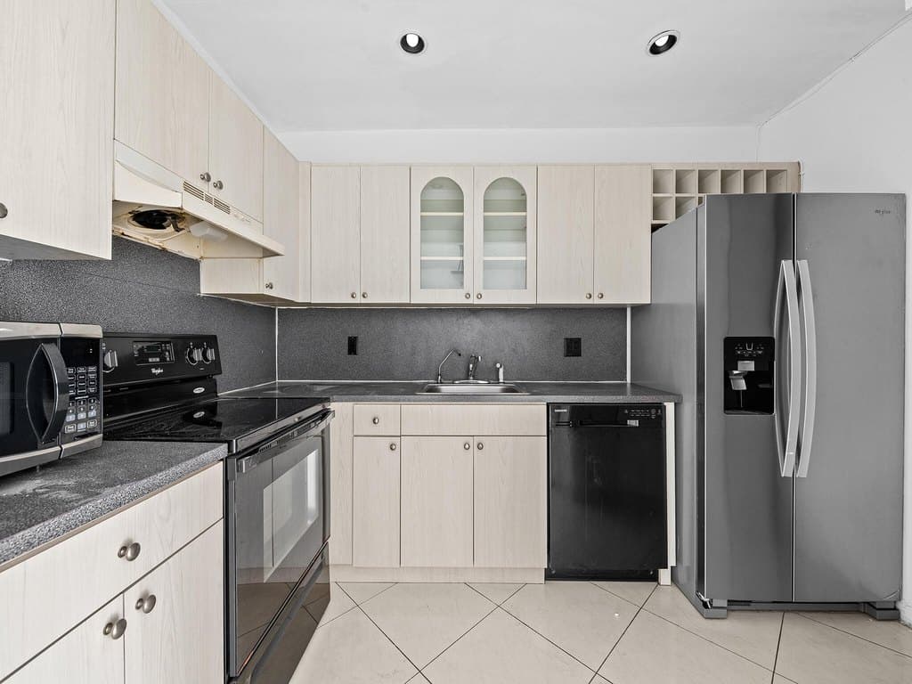 1 Jacaranda Country Club Dr Unit 202