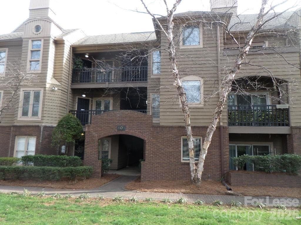 1109 E Morehead St Apt 10