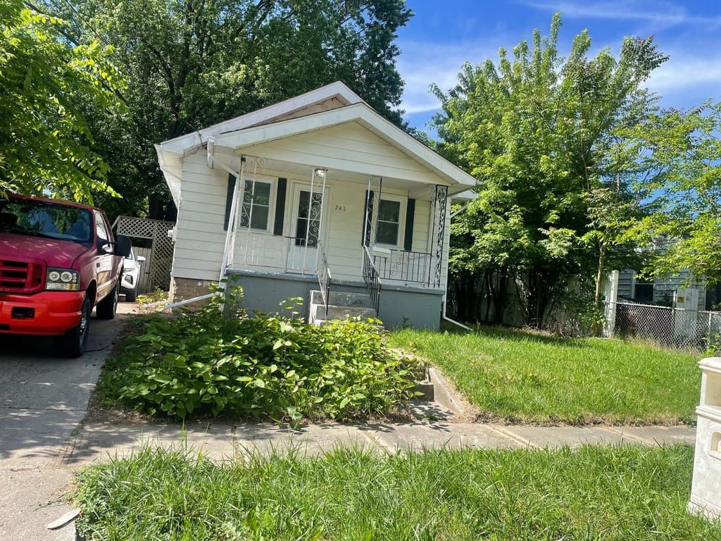 741 Barrie Ave