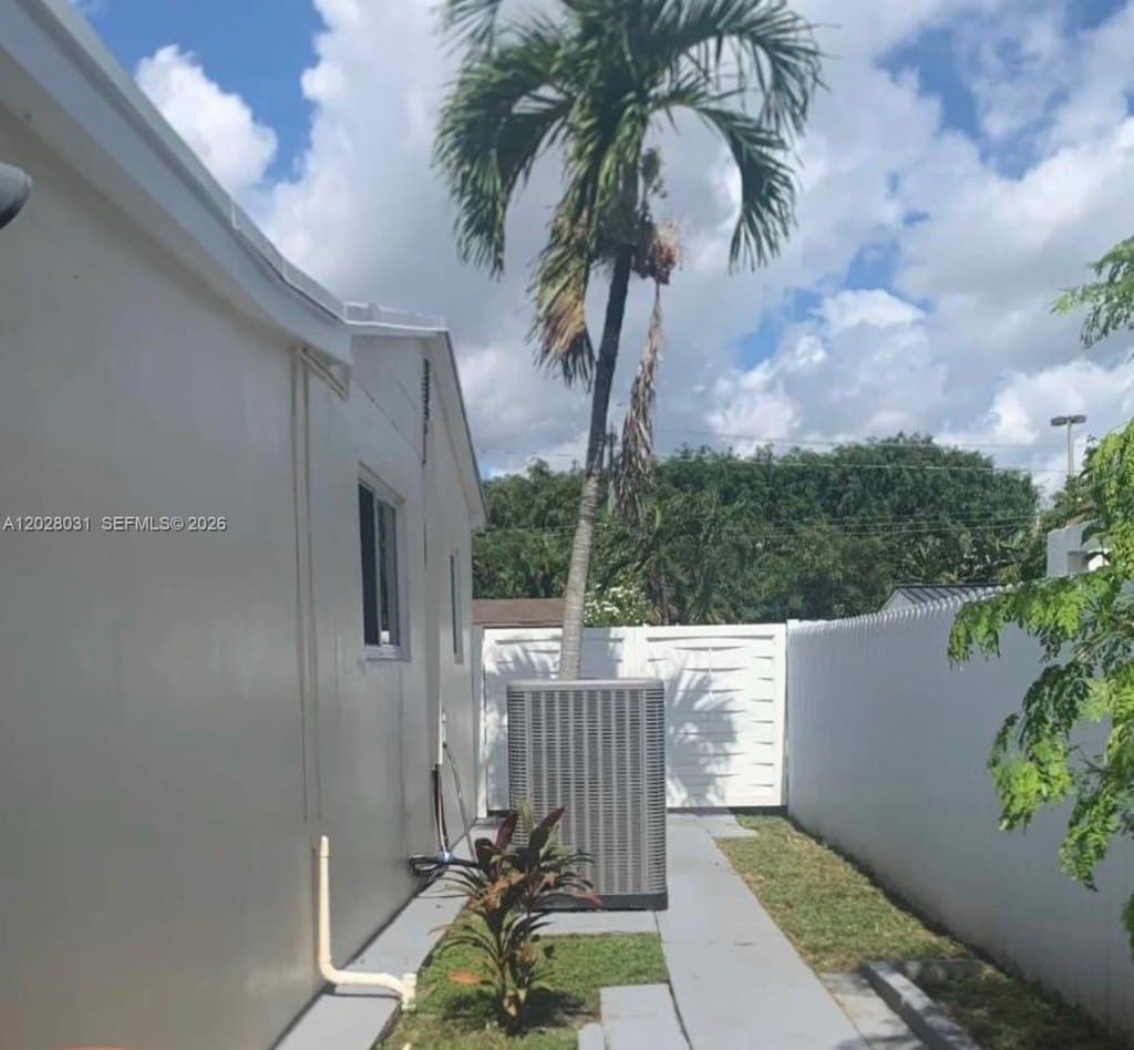 570 W 46th Pl Unit B