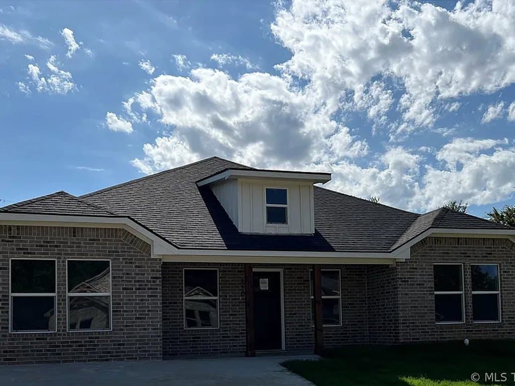 165 Watch Hill Dr