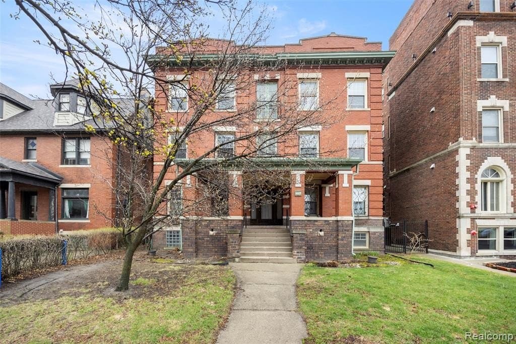 469 W Willis St Apt 3