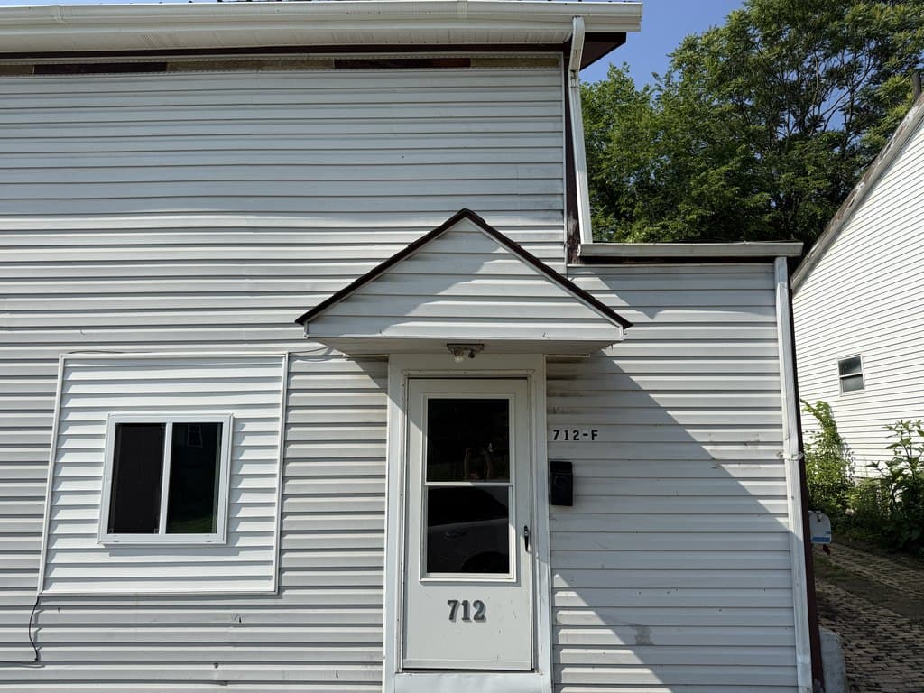 710 Dock St