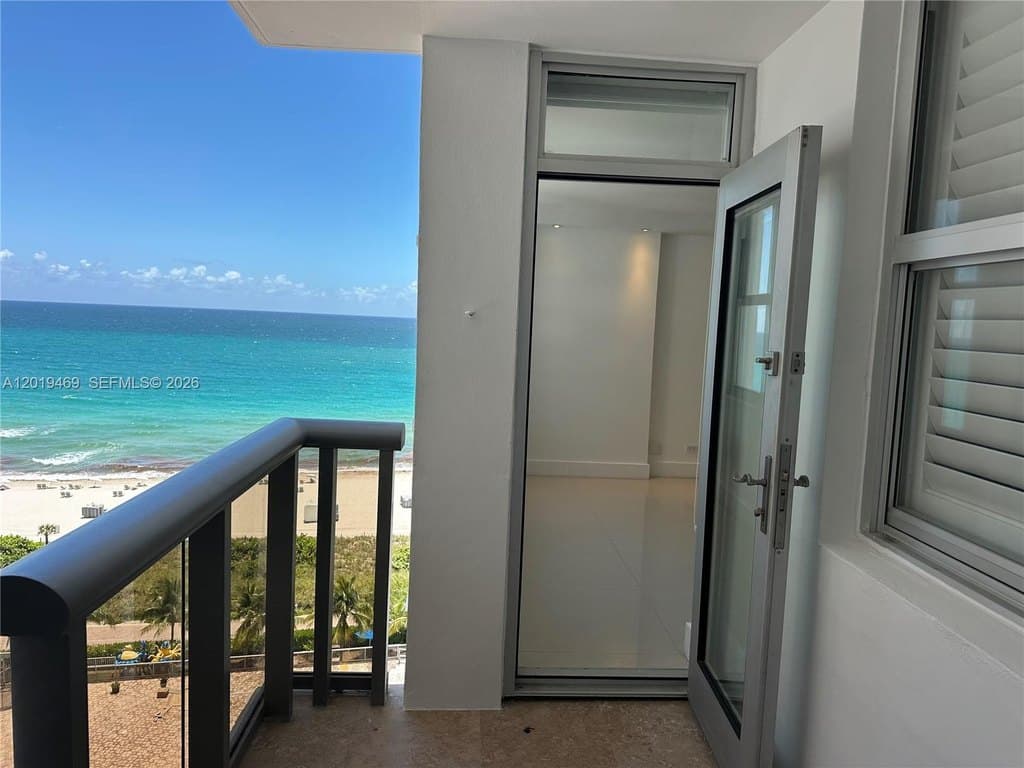 6039 Collins Ave Apt 1221