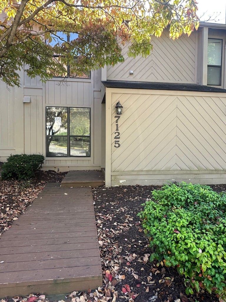 7125 Woods Crossing Dr